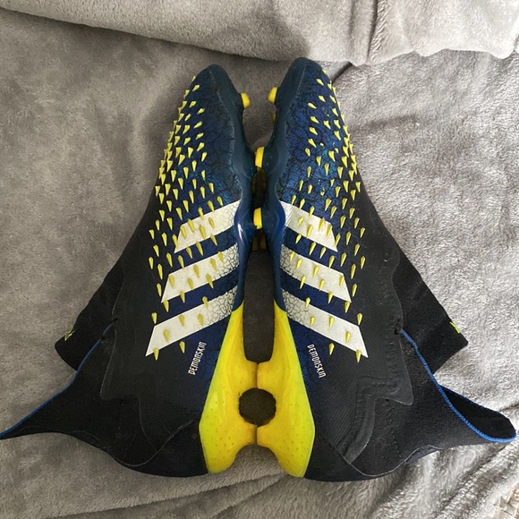 Adidas Predator demonskin soccer cleats-  size 5 boys - great shape! - Picture 2 of 7